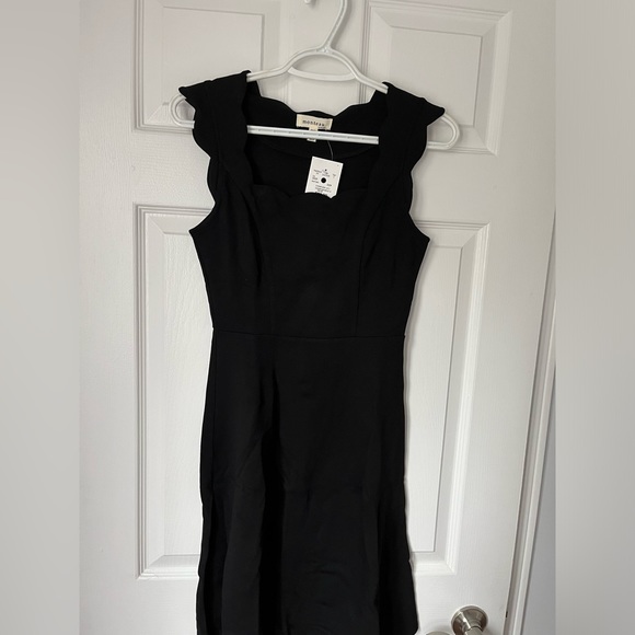 Black Monteau Scallop Neckline Dress (Size XS) - Picture 2 of 4